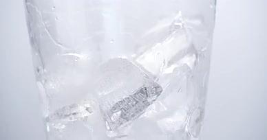 4K夏日冰可乐清凉解暑饮品可乐加冰气泡水视频的预览图